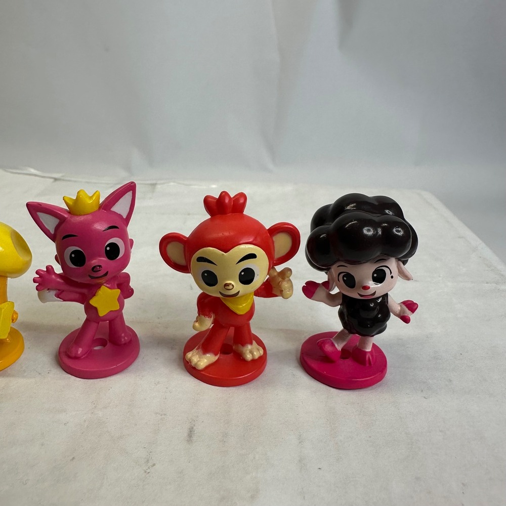 Pinkfong Hogi Wonderstar Mini Figure Set 6 Piece PVC Cake Toppers 2.5 Inch - Picture 4 of 10